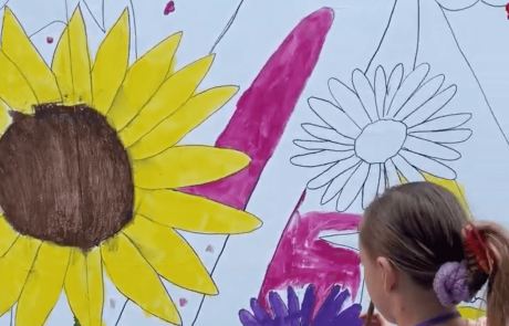 Kids painting the Valpo Creates Kids Mural